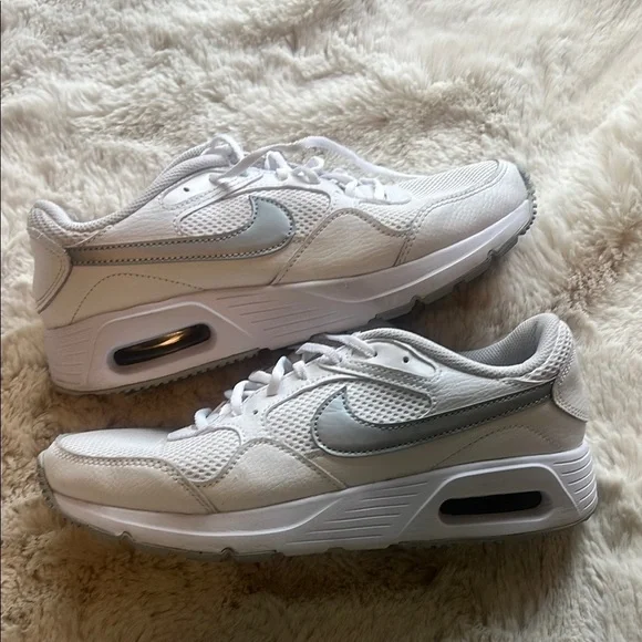 Nike Women's Air Max White and Gray Sneakers 8.5 - Picture 2 of 8